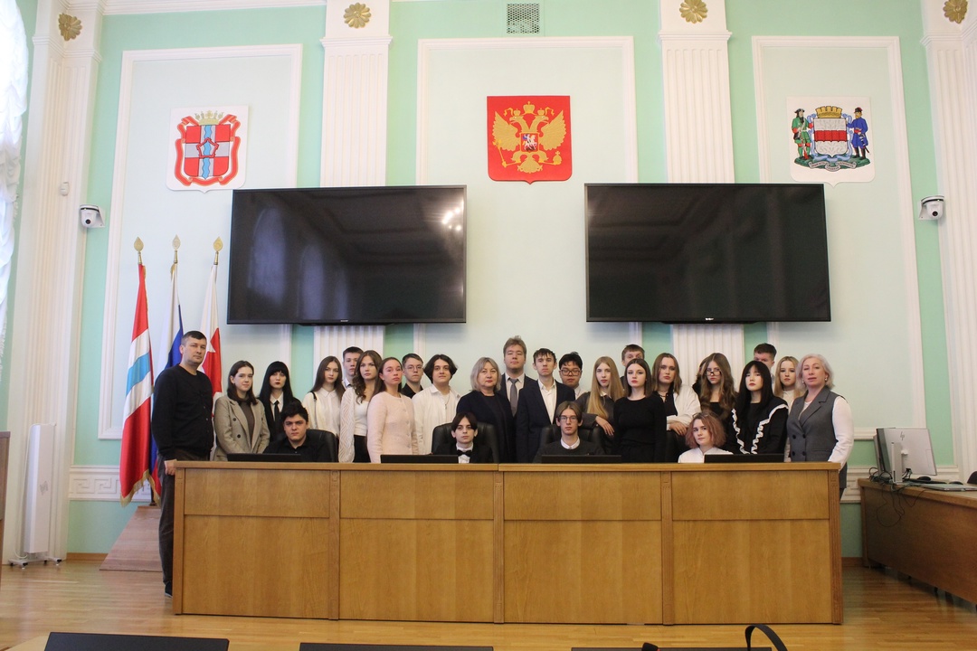 Jбзорная экскурсия по зданию Омского городского Совета, а также встреча с Председателем и депутатами Совета.